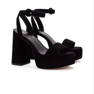 Larroude Dolly Sandals! Size 7